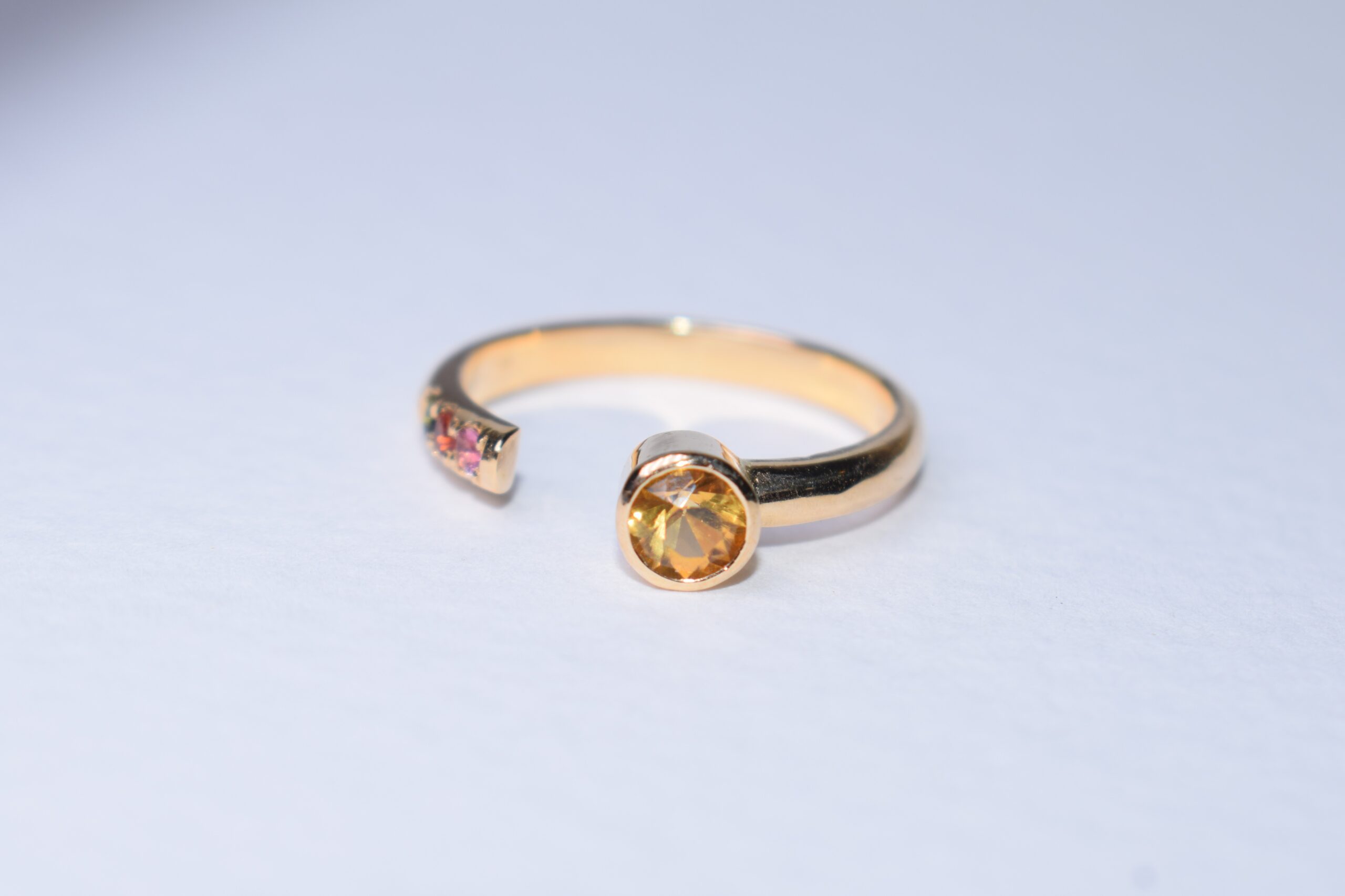 Anillo Lotus citrino y Turmalina